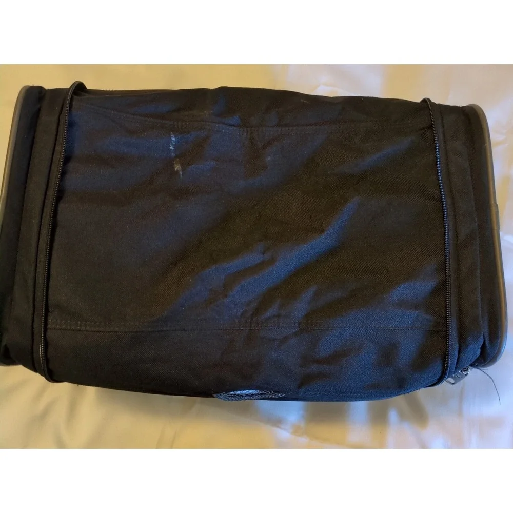 American Tourister Duffel Bag Gym Bag‎ Carry On Black Sports Bag